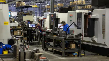 Trabajadores en una fábrica de Estados Unidos.