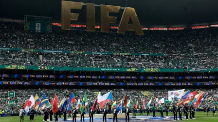 Banderas de las 48 selecciones que participan en el Mundial de Futbol 2026.