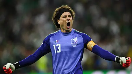 El portero Guillermo Ochoa entró a la cancha del Estadio Azteca en los últimos minutos del partido México vs. República Checa en el Mundial de Futbol 2026.