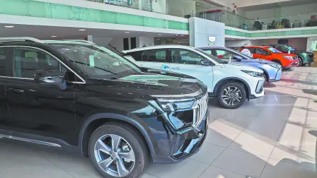 Durante 2025, las marcas automotrices se prepararon con grandes inventarios previo a la entrada en 2026 de nuevos aranceles en el sector. Foto EE: Hugo Salazar