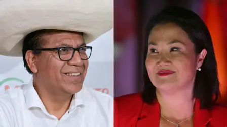 (COMBO) This combination of pictures created on June 05, 2026 shows Peruvian presidential candidate for the Juntos por el Peru party, Roberto Sanchez (L), smiling during a press conference at the party's headquarters in Lima on April 25, 2026, and Peru's presidential candidate for the Fuerza Popular party, Keiko Fujimori, smiling during her closing campaign rally in Lima on June 4, 2026. Right-wing candidate Keiko Fujimori and leftist Roberto Sanchez will face off in Peru's presidential runoff on June 7, 2026. (Photo by Connie FRANCE and MARTIN BERNETTI / AFP)