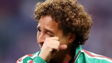 Ochoa debutó en primera división el 15 de febrero de 2004 en esa cancha como portero del América.