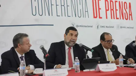 Conferencia de prensa del Luis Méndez, presidente de la Cámara Mexicana de la Industria de la Construcción. Foto EE: Eric Lugo