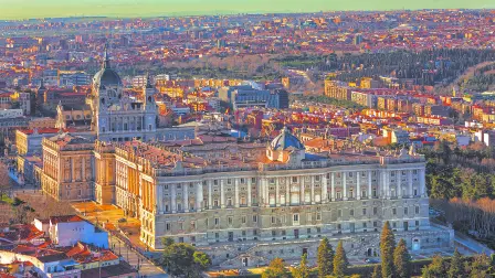 Madrid se vive entre palacios, museos, barrios caminables y mesas memorables que convierten cada jornada en una experiencia de viaje