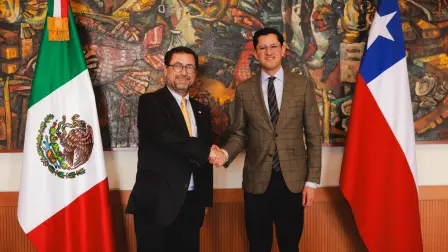 El secretario de Relaciones Exteriores, Roberto Velasco Álvarez, y el canciller chileno, Francisco Pérez Mackenna.
