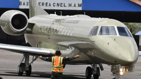 La firma Thebe Ingeniería y Consultoría se quedó con la aeronave por un valor que apenas superó en 37,000 dólares el precio base, según datos suministrados por la Secretaría de Defensa.