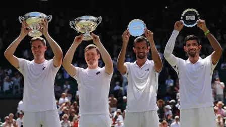 Marcelo Arévalo (tercero a derecha) tras la final de dobles masculinos del torneo de Wimbledon 2026.