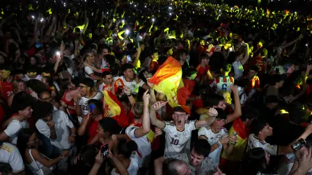 Spain's supporters celebrate victory at the end of the 2026 World Cup semi-final match between Spain and France on a giant screen in 'Madrid Rio' fan zone in Madrid on July 14, 2026. (Photo by Pierre-Philippe MARCOU / AFP)