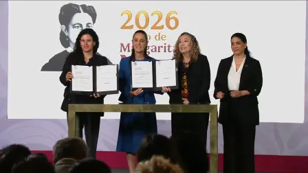 La presidenta Claudia Sheinbaum firmó la iniciativa de Ley General sobre Feminicidio, que será enviada al Congreso de la Unión con el objetivo de homologar en todo el país la definición del delito, fortalecer las investigaciones y garantizar la atención integral a las víctimas y sus familias.