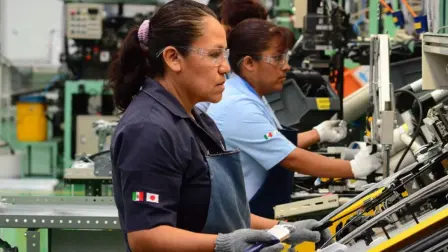 El mercado laboral formal en México presenta retos estructurales en la continuidad de las trayectorias de los trabajadores, la equidad de género y la inserción de los jóvenes, según revela el estudio titulado Radiografía del mercado laboral formal en México: evidencia longitudinal a partir de registros administrativos del Infonavit.