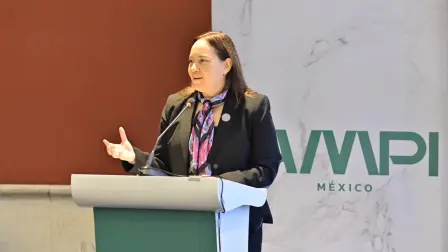 Jabnely Maldonado, vocal ejecutiva del Fovissste, durante la firma de convencio con la AMPI