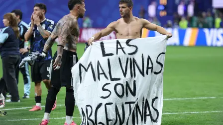 Argentina's defender #19 Nicolas Otamendi (L) and midfielder #11 Giovani Lo Celso show a banner that reads in Spanish, "The Malvinas (Falkland Islands) belong to Argentina," after winning the 2026 World Cup football tournament semi-final match between England and Argentina at the Atlanta Stadium in Atlanta on July 15, 2026.  (Photo by Thomas COEX / AFP)