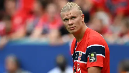 Norway's forward #09 Erling Braut Haaland reacts after his team missed a chance to score during the 2026 World Cup football tournament quarter-final match between Norway and England at Miami Stadium in Miami on July 11, 2026.  (Photo by ROBERTO SCHMIDT / AFP)