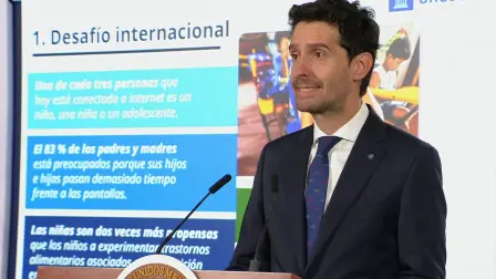 El representante de la UNESCO en México, Andrés Morales Arciniegas, advirtió que la expansión de internet, las redes sociales y la inteligencia artificial generativa está modificando profundamente los procesos educativos-