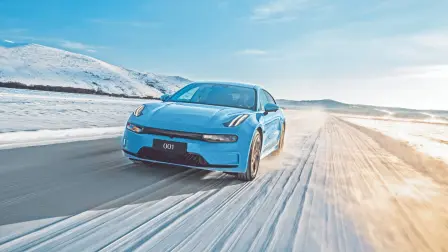 La marca, perteneciente a Geely Holding Group, combina ingeniería avanzada, diseño escandinavo y tecnología inteligente.
