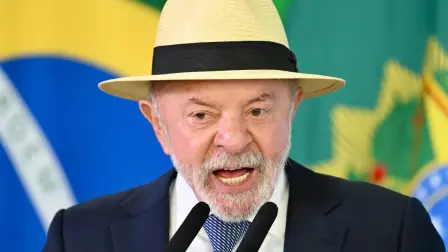 El presidente de Brasil, Luiz Inácio Lula da Silva, dijo este miércoles que su gobierno no va a quedarse "llorando" y buscará nuevos mercados ante el arancel del 25% que Estados Unidos impuso a varios productos brasileños.