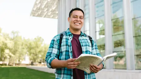 FIDERH tiene 55 años de otorgar crédito a estudiantes mexicanos, para financiar sus estudios de posgrado en universidades de México y el mundo.