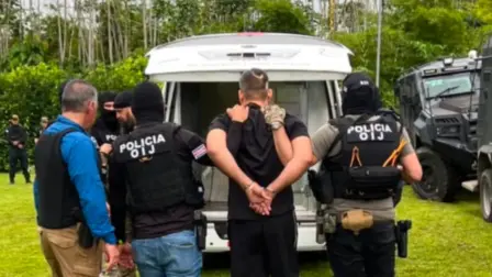Momento en que autoridades de Costa Rica detienen y trasladan a Alejandro Arias Monge, 'El Diablo'.
