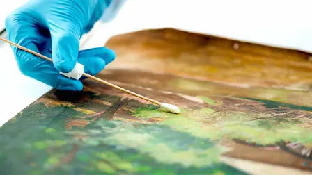 El Estado y sus instituciones carecen de presupuestos regulares de adquisición de obras de arte.