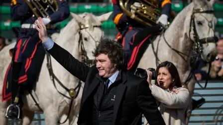 El mandatario argentino asegura que el partido Demócrata estadounidense también participó, aunque no tiene pruebas sobre alguna de sus acusaciones.

Para más información del tema, visita: https://www.eleconomista.com.mx/internacionales/milei-acusa-brasil-mexico-financiar-campana-antiargentina-20260726-825063.html
Twitter: https://twitter.com/eleconomista 
Sitio web: https://www.eleconomista.com.mx/ 
Facebook: https://www.facebook.com/ElEconomista.mx 
Instagram: https://www.instagram.com/eleconomistamx 

#ElEconomista #EETV #Geopolitica
