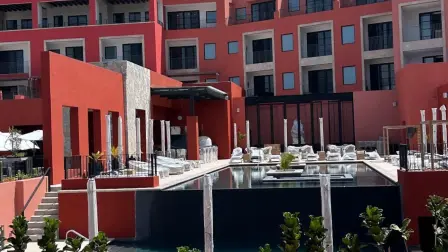 En San Miguel de Allende, Patrimonio de la Humanidad, Pueblo Bonito Vantage reinterpreta la hacienda mexicana con patios, plazas, portales y terrazas integradas al paisaje urbano histórico del destino mexicano. f