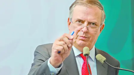 Por separado, ambos funcionarios se refirieron a la investigación bajo la Sección 301 que está a punto de concluir y que podría derivar en más gravámenes para nuestro país y otros 15 socios comerciales de EU; se busca conservar ventaja arancelaria, reiteró el titular de la SE. 

Para más información del tema, visita: https://www.eleconomista.com.mx/empresas/ebrard-greer-anticipan-posibles-nuevos-aranceles-mexico-20260729-825574.html 

Twitter: https://twitter.com/eleconomista 
Sitio web: https://www.eleconomista.com.mx/ 
Facebook: https://www.facebook.com/ElEconomista.mx 
Instagram: https://www.instagram.com/eleconomistamx 

#ElEconomista #EETV #Empresas