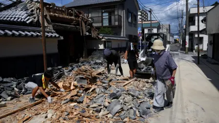 El temblor en la isla de Kyushu causó daños generalizados, arrasó viviendas, provocó incendios y dejó a decenas de personas sin electricidad ni agua.