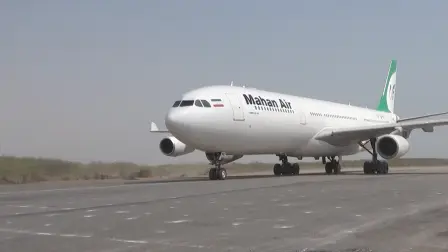 Un avión iraní aterriza en el aeropuerto de Hodeidah, controlado por los hutíes.