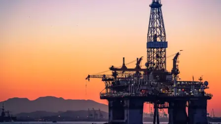 El petróleo bajaba este jueves en una jornada volátil, mientras los ⁠inversionistas analizaban los planes propuestos para una coalición marítima liderada por Arabia Saudita destinada a reforzar la cooperación en defensa ‌en el Mar Rojo, revirtiendo el alza de precios registrada a ⁠primera hora de la sesión.