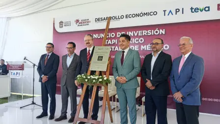 Durante la ceremonia fue develada la placa del distintivo Hecho en México, el cual acredita que sus procesos, mano de obra e insumos cumplen con los criterios de producción nacional.