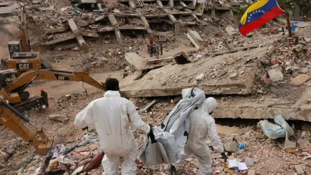 Armando Ceballos carries the body of his friend David’s mother from the rubble after the two spent more than a month digging tunnels in search of their loved ones following the June 24 earthquakes that rocked Venezuela, killing and displacing thousands of people, in Caraballeda, La Guaira, Venezuela, July 29, 2026. REUTERS/Gaby Oraa     TPX IMAGES OF THE DAY