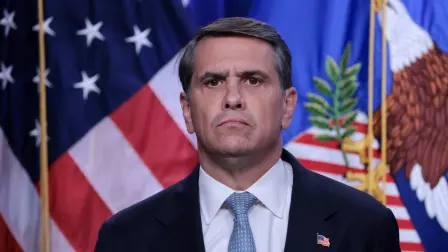 Todd Blanche, responde preguntas en una conferencia de prensa para anunciar nuevas medidas de la administración Trump.