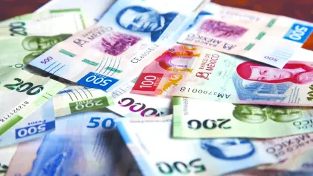 El peso avanza levemente frente al dólar tras darse a conocer que la inflación al productor en Estados Unidos se enfrió más de lo esperado en julio.