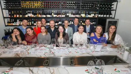 CATA DE VINOS, EXPERIENCIA SUSCRIPTORES DEL CLUB EL ECONOMISTA EN TANNIN ARTBAR. FOTO : HUGO SALAZAR / EL ECONOMISTA .