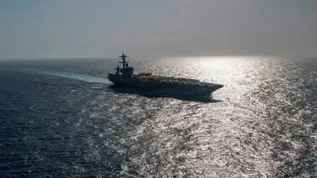 El Abraham Lincoln zarpó de San Diego, California, en noviembre de 2025 para una misión en el Mar de China Meridional y en febrero de este año fue redirigido a Oriente Medio.