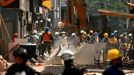 Rescatistas intensifican medidas para buscar sobrevivientes tras el sismo de Colombia.