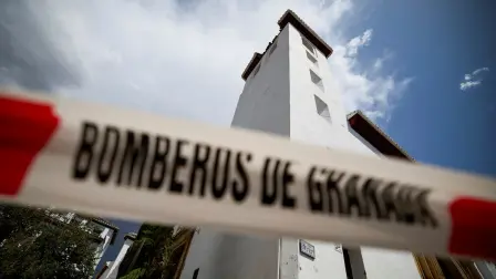 Parte de la iglesia de San Miguel resultó dañada por el terremoto que azotó el sur de España.