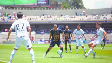 Primer tiempo de Pumas vs Querétaro con un marcador 0-0 en el Estadio Olímpico Universitario. Foto: Cuartoscuro