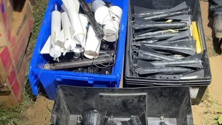 Elementos de la Secretaría de Marina localizaron y neutralizaron más de 300 artefactos explosivos improvisados en Agua Verde, municipio de El Rosario, Sinaloa.