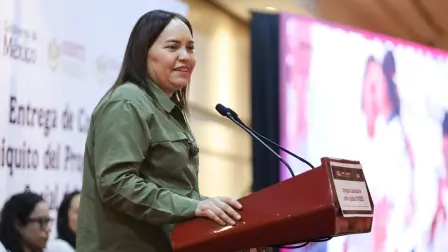 Jabnely Maldonado Meza, vocal ejecutiva del Fovissste, durante la firma del convenio con el gobierno de Michoacán para facilitar la escrituración gratuita a acreditados que hayan liquidado su crédito