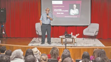 Benito Taibo, en conferencia magistral.