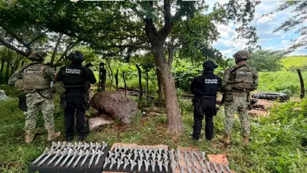 Fuerzas federales aseguraron 172 artefactos explosivos, armas, cartuchos y sustancias químicas durante operativos realizados en Concordia, Culiacán y Mazatlán, Sinaloa.