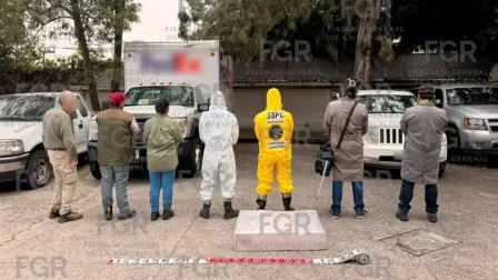 Autoridades aseguraron un cargamento de 12 cajas después de que una de ellas presentó una fuga de mercurio en una paquetería de Gustavo A. Madero.