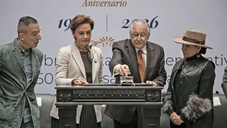 El acto de cancelación del timbre postal fue encabezado por la directora de Correos de México y el presidente de la Sogem, teniendo como testigos a miembros del organismo.