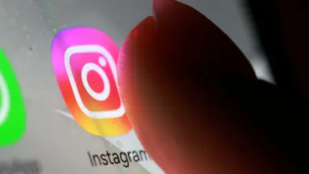 El jefe de Instagram, Adam Mosseri, subirá al estrado más tarde en el día en un juicio en el que se investiga si Meta Platforms diseñó Instagram y Facebook para crear adicción en los niños sin tener debidamente en cuenta su seguridad.

Para más información del tema, visita: https://www.eleconomista.com.mx/tecnologia/director-instagram-testificara-juicio-meta-adiccion-menores-redes-sociales-20260825-830081.html 

¡Síguenos en nuestras redes sociales para mantenerte informado! 

Twitter: https://twitter.com/eleconomista 
Sitio web: https://www.eleconomista.com.mx/ 
Facebook: https://www.facebook.com/ElEconomista.mx 
Instagram: https://www.instagram.com/eleconomistamx 

#ElEconomista #EETV #Tecnología