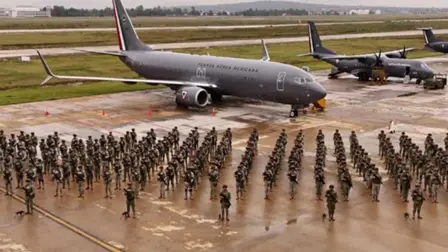 Elementos del Ejército Mexicano fueron trasladados a Sinaloa a bordo de dos aeronaves Boeing 737 de la Fuerza Aérea Mexicana para reforzar las tareas de seguridad en la entidad