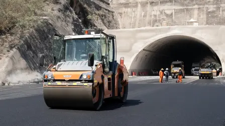 Construcción de carreteras en México.