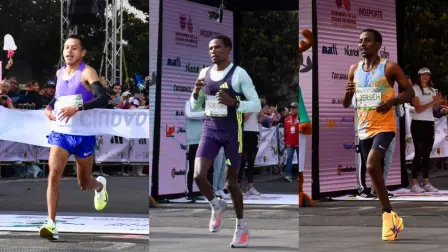 De izquierda a derecha: Cristhian Simeon Pacheco Mendoza, Anbesa Lencho Tefaye y Balew Yihunie Derseh, campeones de la Maratón CDMX 2026.
