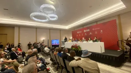 La autora nicaragüense, actualmente en el exilio, fue anunciada ganadora del máximo reconocimiento que otorga la Feria Internacional del Libro de Guadalajara y se convierte en la primera mujer centroamericana en llevarse la distinción.