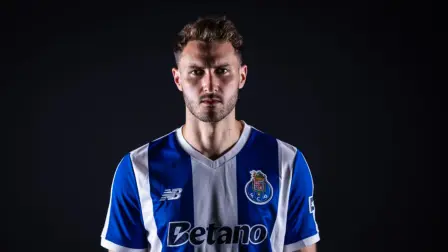 Santiago Giménez.